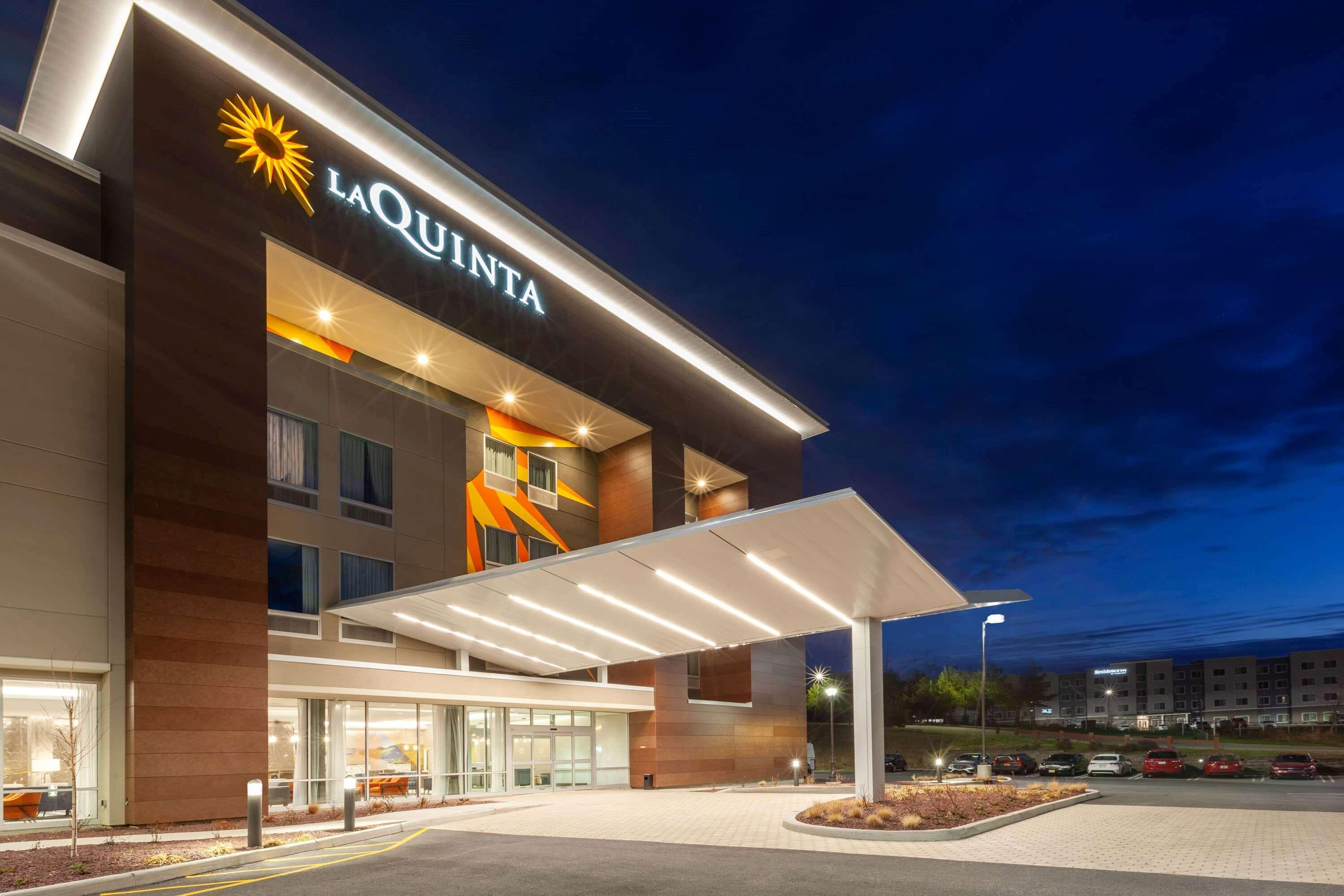 La Quinta Inn & Suites By Wyndham Middletown Exteriör bild